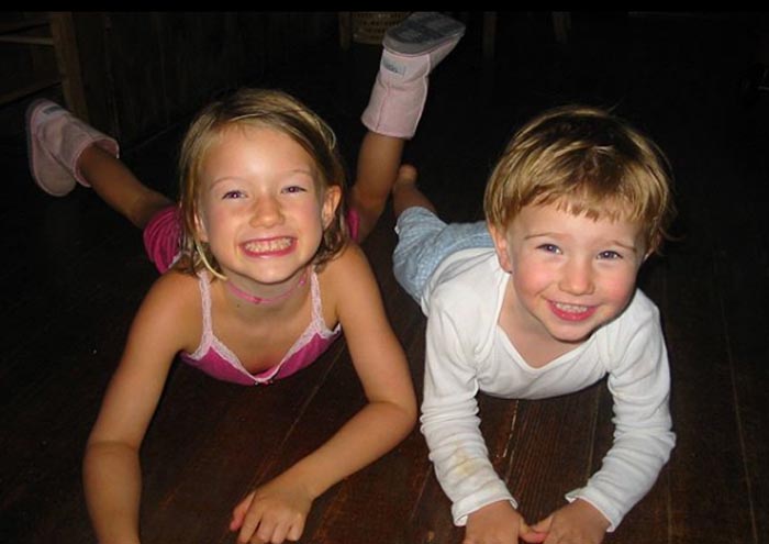 A picture of Duchovny siblings.